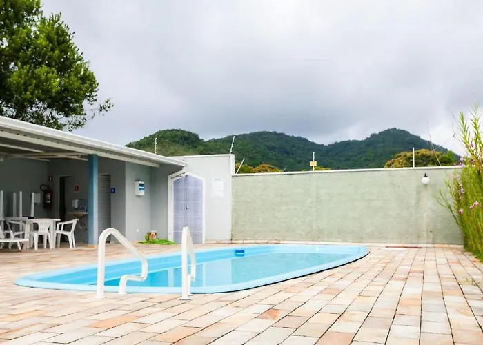 Ubatuba - Edifício Erica Apto 33 - 850 metros da Praia grande